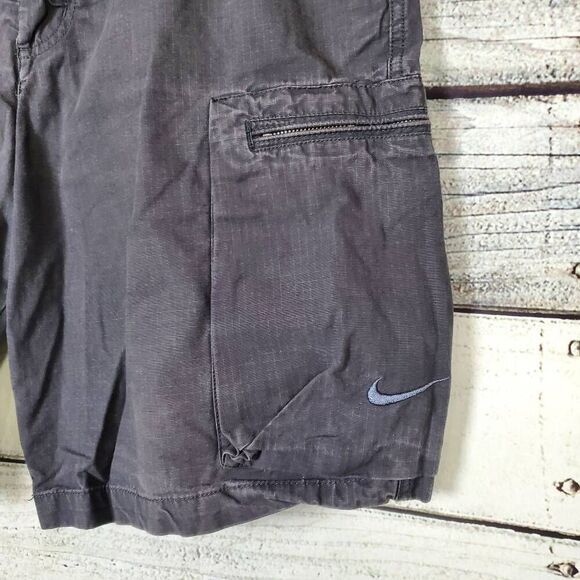 Nike Cargo Shorts Men’s Size 36 Gray Outdoor Utility Pockets Embroidered Swoosh - Picture 2 of 5